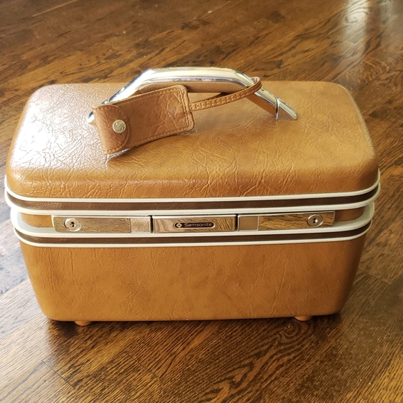 Welcome, Please Look Around - Picture 1 of 6